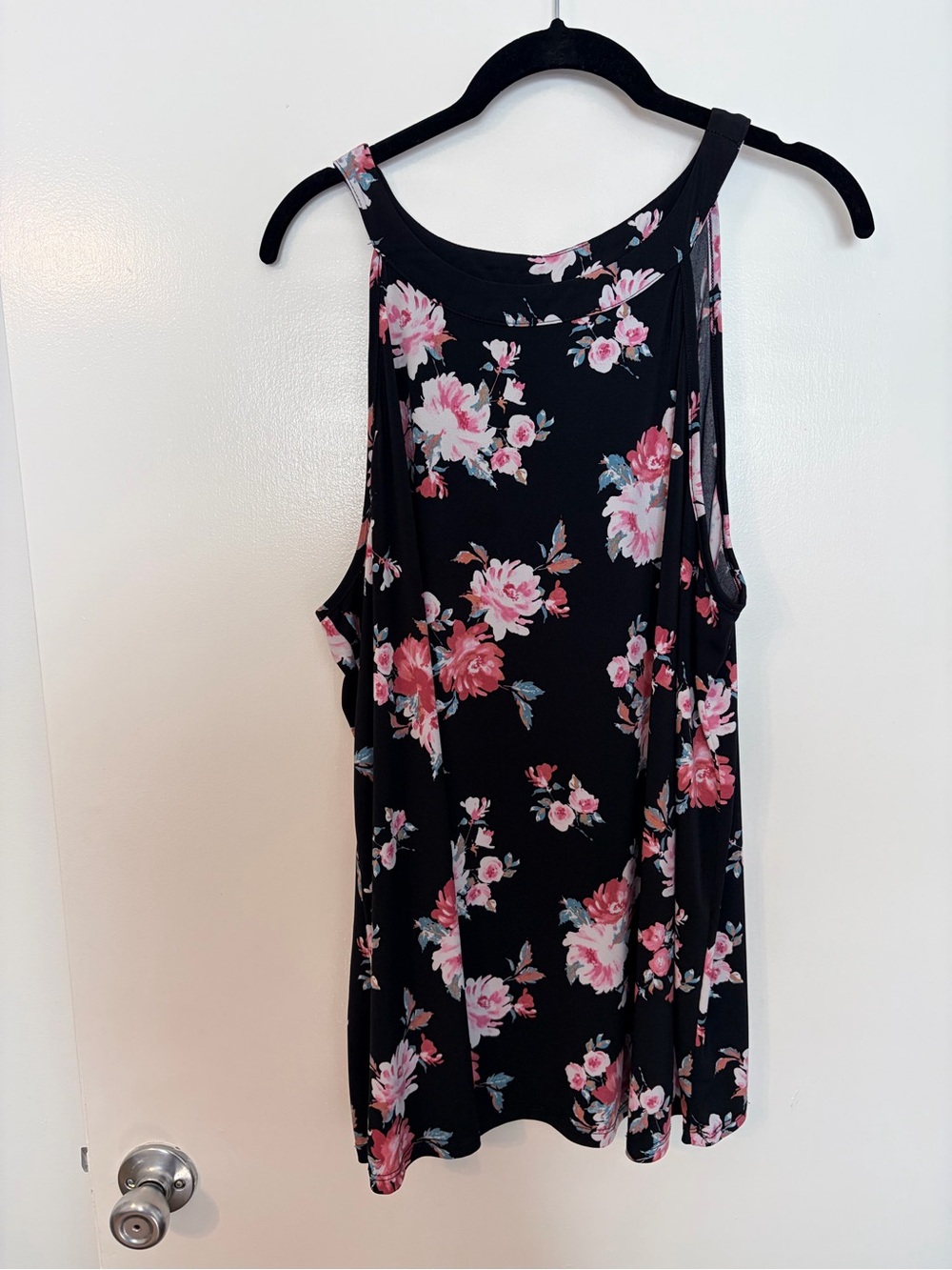 Torrid Size 2 Black Floral Sleeveless Keyhole Back Top Plus Size